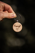 Load image into Gallery viewer, Personalisierbarer Halfter Holz Anhänger