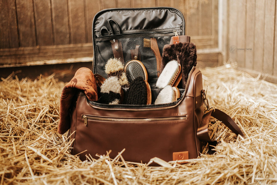 Premium Putzset für Pferde mit Putztasche, 12-teilig – Ansicht 2