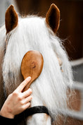 Load image into Gallery viewer, Edle Mähnen- und Schweifbürste von Equimour aus hochwertigem Holz mit stabilen Metallborsten. Ergonomisches Design für eine sanfte und effektive Entwirrung von Pferdehaar. Inklusive Lederband zur praktischen Aufbewahrung. Individuelle Personalisierung möglich.