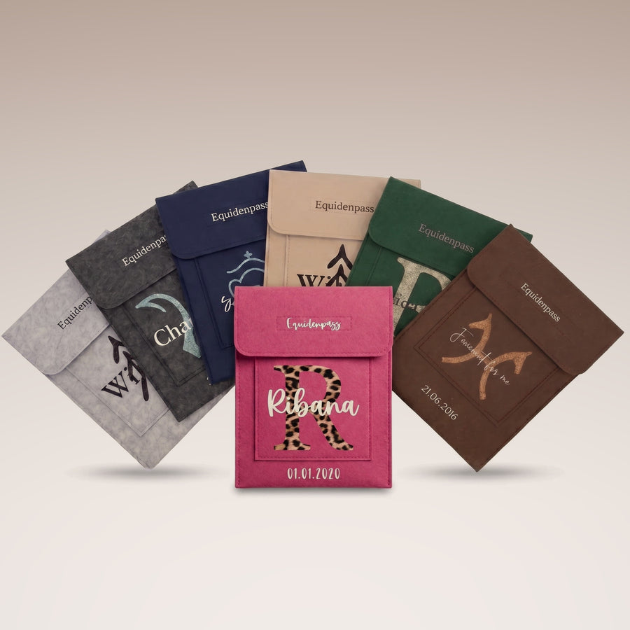 Personalised horse passport cover with letter – Equimour