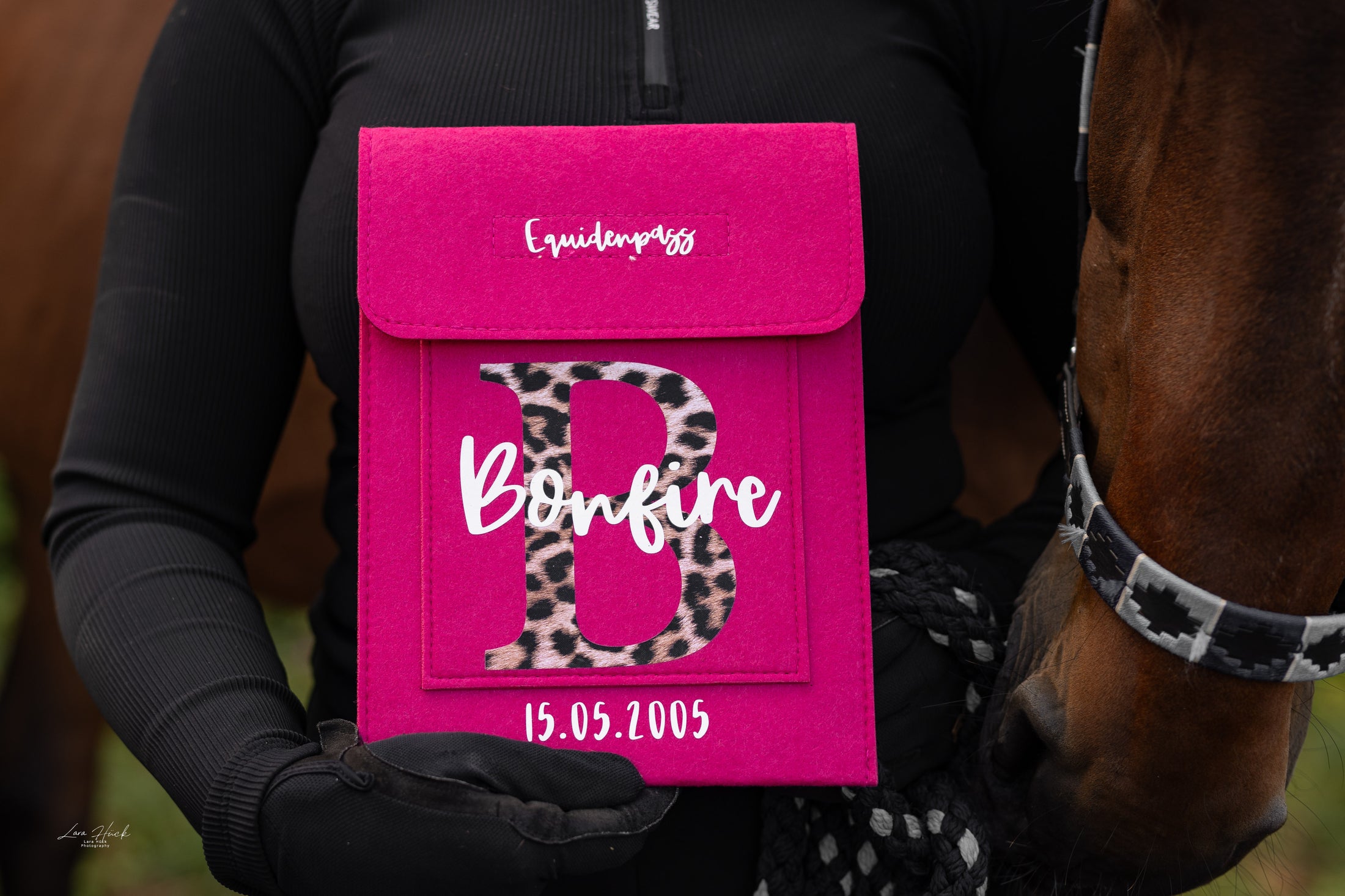 Personalisierbare Equidenpasshülle Buchstabe