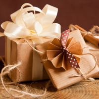 Emballage cadeau avec carte personnalisée